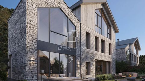 Extraordinaria villa de obra nueva de 3 dormitorios con jardín de 165 m en venta en una promoción que rinde homenaje al bosque en