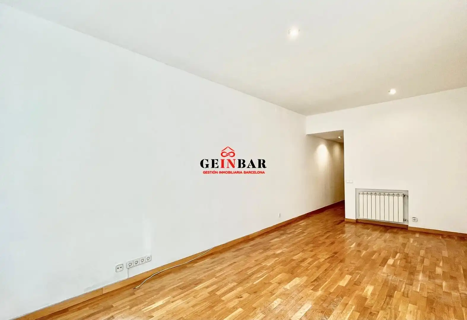 Piso en venta en Barcelona con Calefacción y Parquet