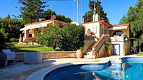 Vista exterior de Casa o xalet en venda en Alicante / Alacant amb Aire condicionat, Terrassa i Piscina