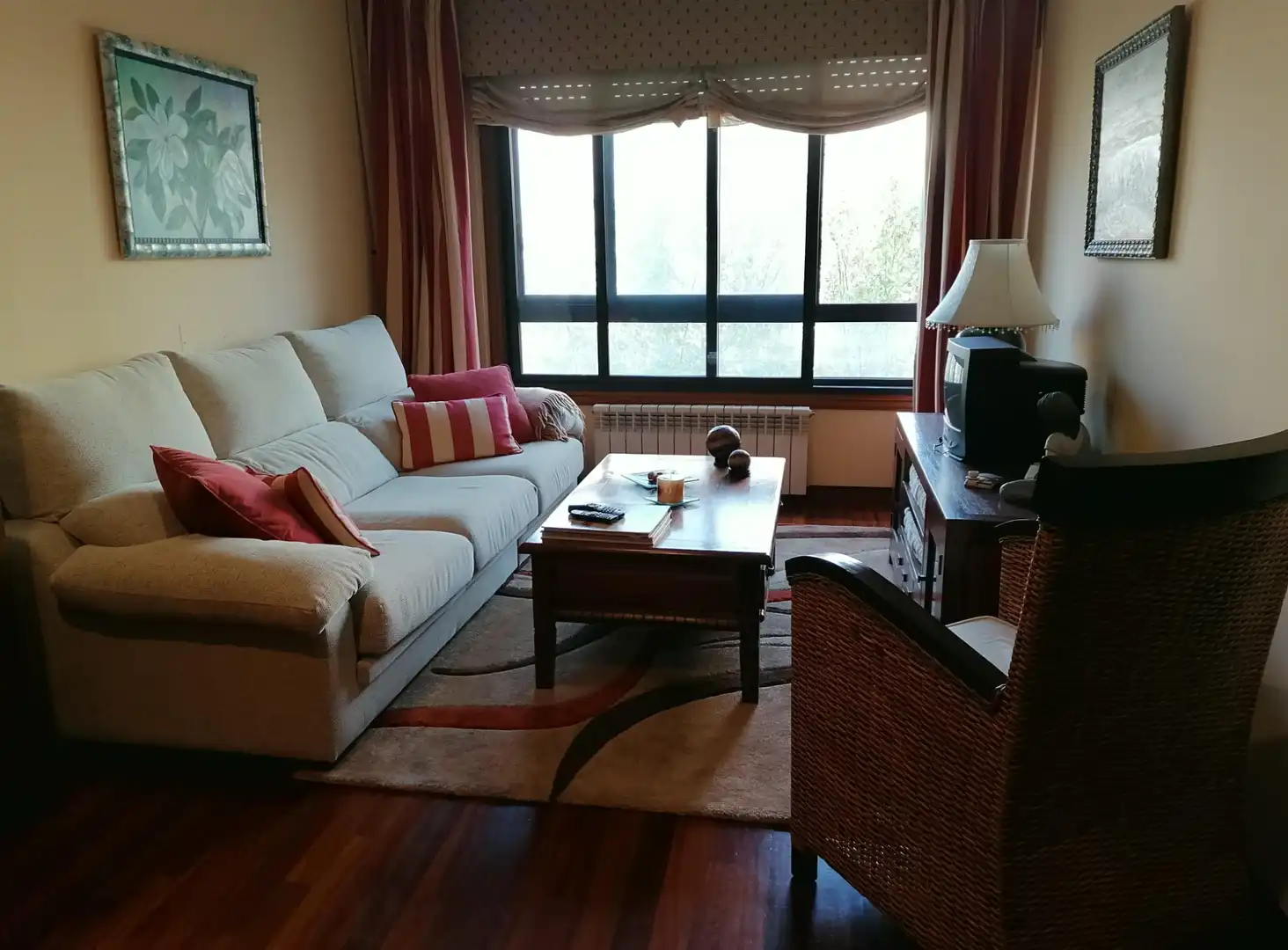 Sala d'estar de Apartament en venda en Vigo  amb Calefacció, Jardí privat i Parquet