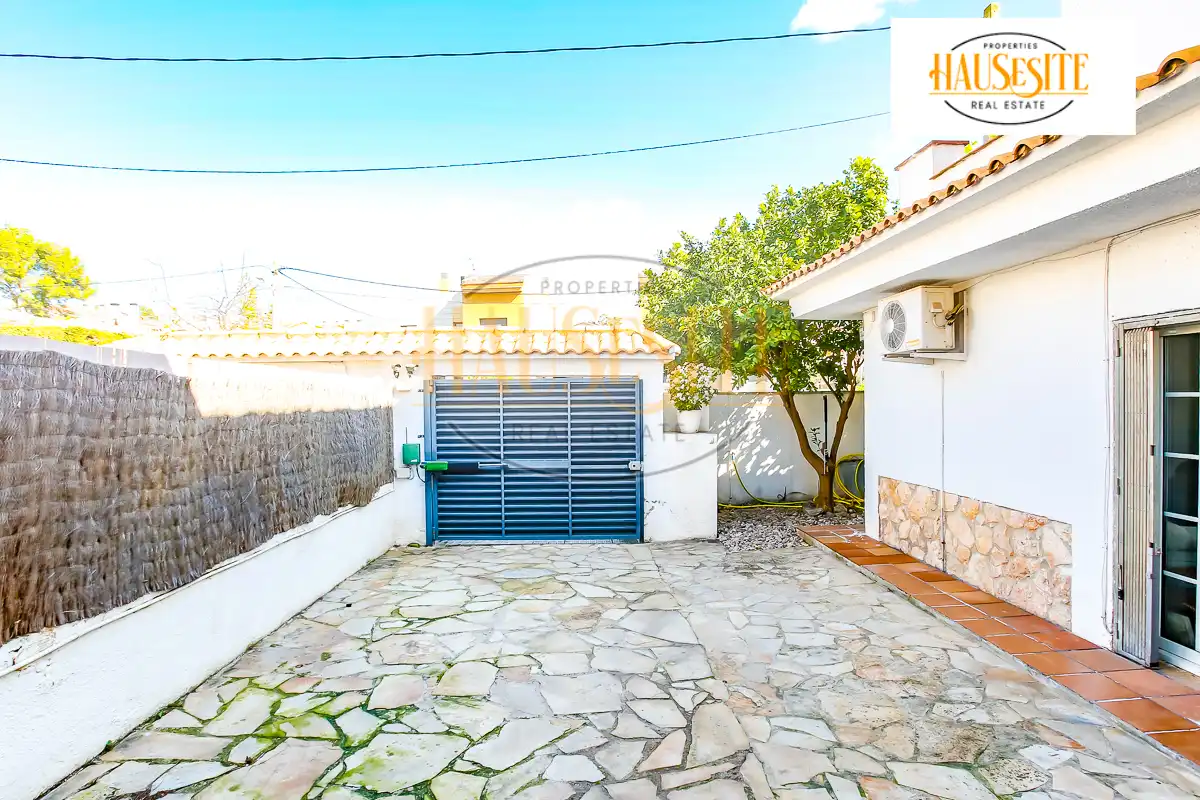Vista exterior de Casa o chalet en venta en Sant Pere de Ribes con Aire acondicionado, Calefacción y Jardín privado