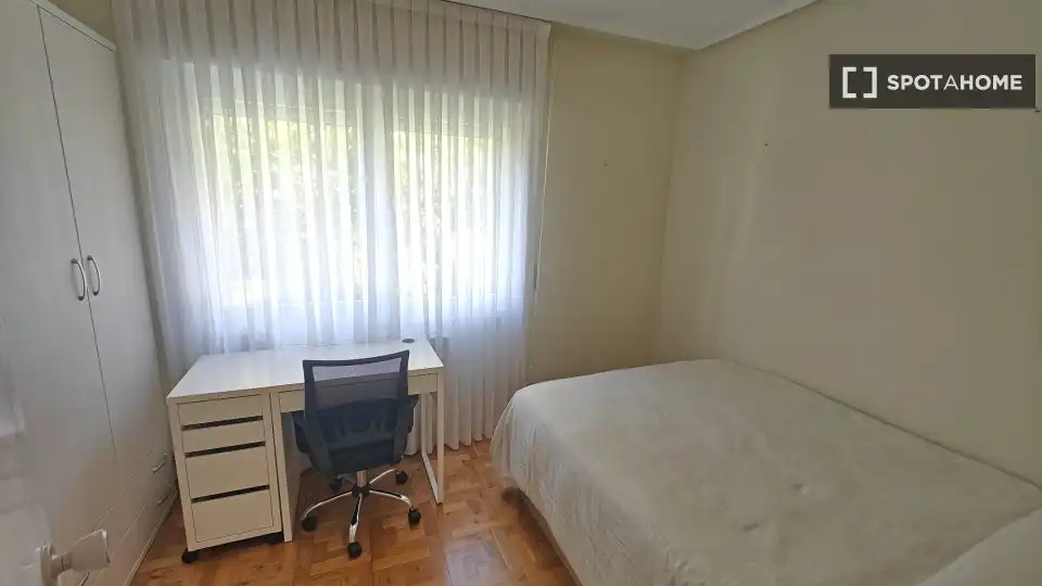 Dormitori de Apartament per a compartir en Leioa amb Aire condicionat, Calefacció i Terrassa