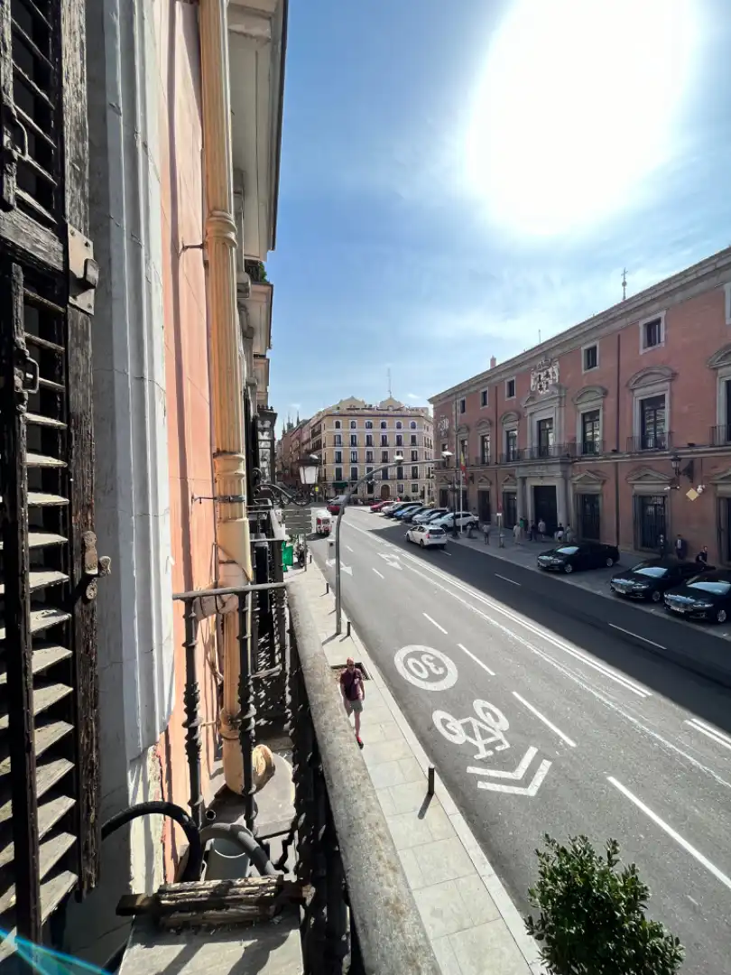 Vista exterior de Oficina de lloguer en Madrid amb Aire condicionat, Calefacció i Balcó