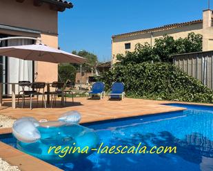 Piscina de Casa o xalet en venda en Vilamacolum amb Aire condicionat, Jardí privat i Terrassa