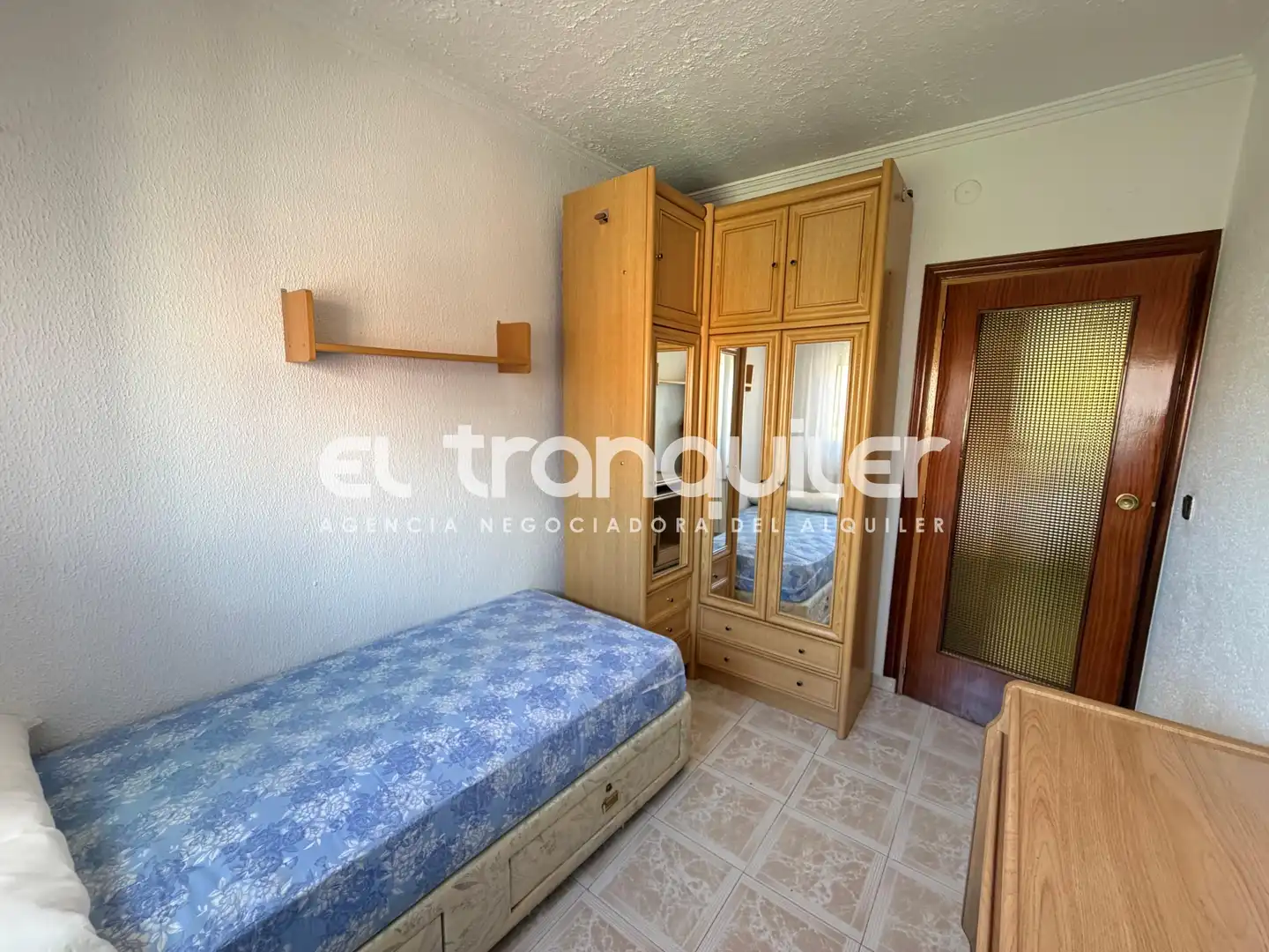 Habitación de Piso de alquiler en Fuenlabrada con Parquet, Amueblado y Lavadora