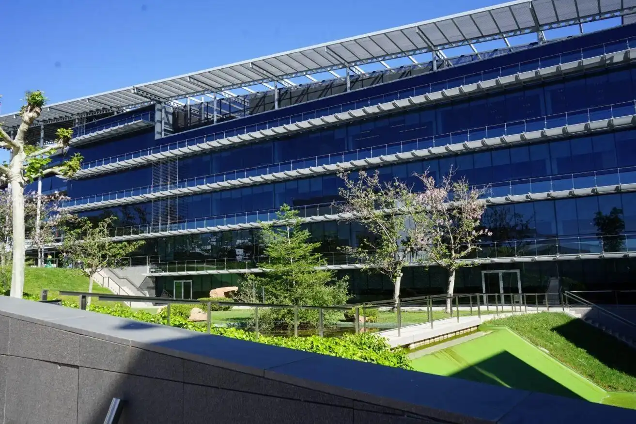 Außenansicht von Büro zur Miete in Tres Cantos mit Klimaanlage, Heizung und Möbliert