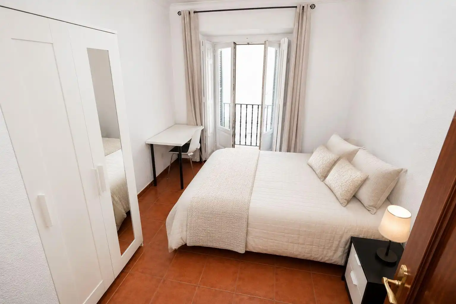 Bedroom of Flat for rent in Madrid  with Heating, Furnished and Balcony