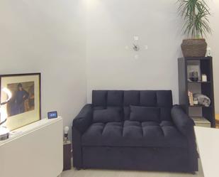 Sala d'estar de Apartament en venda en  Madrid Capital