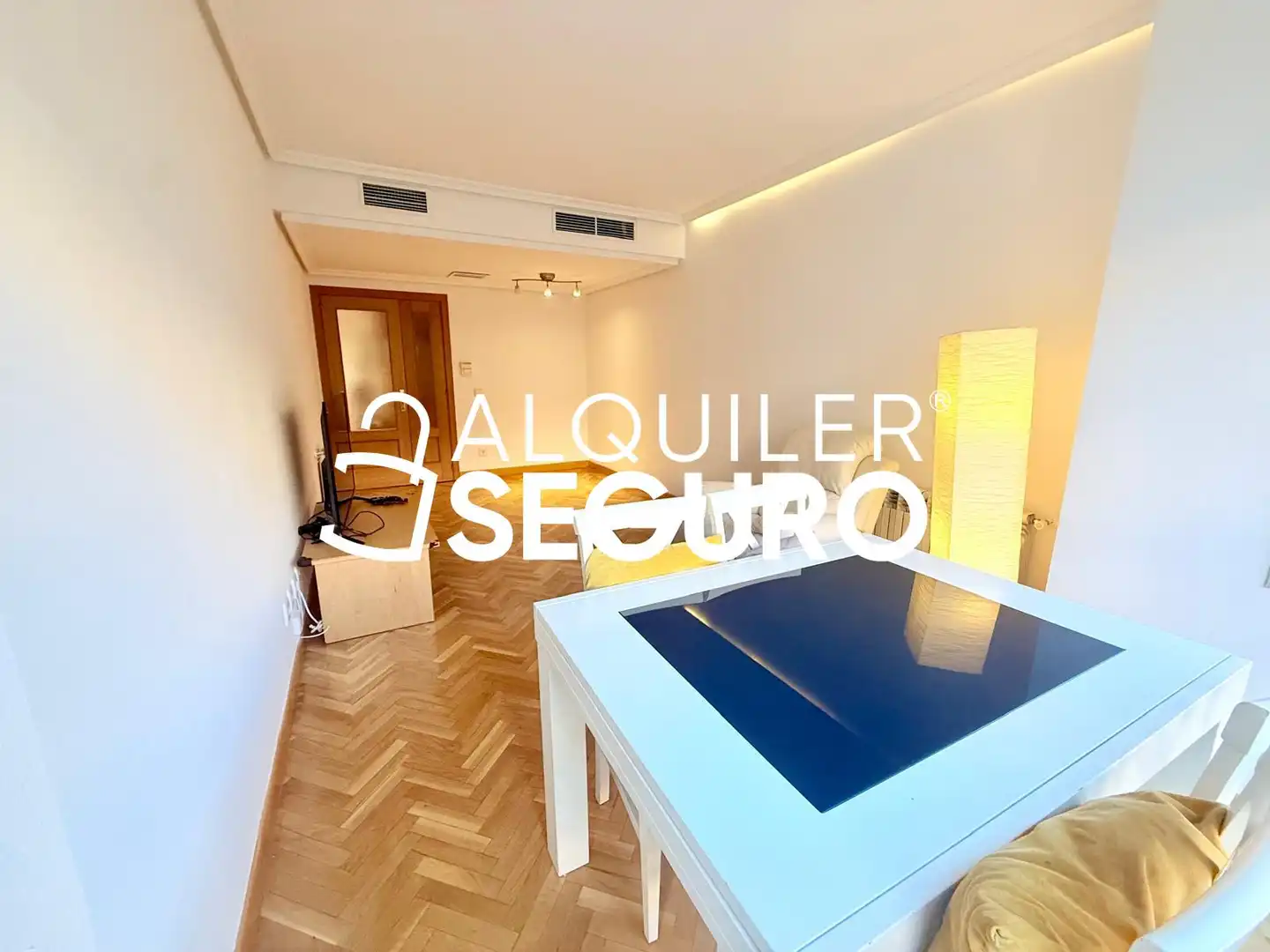 Flat for rent in Madrid  with Air Conditioner and Heating