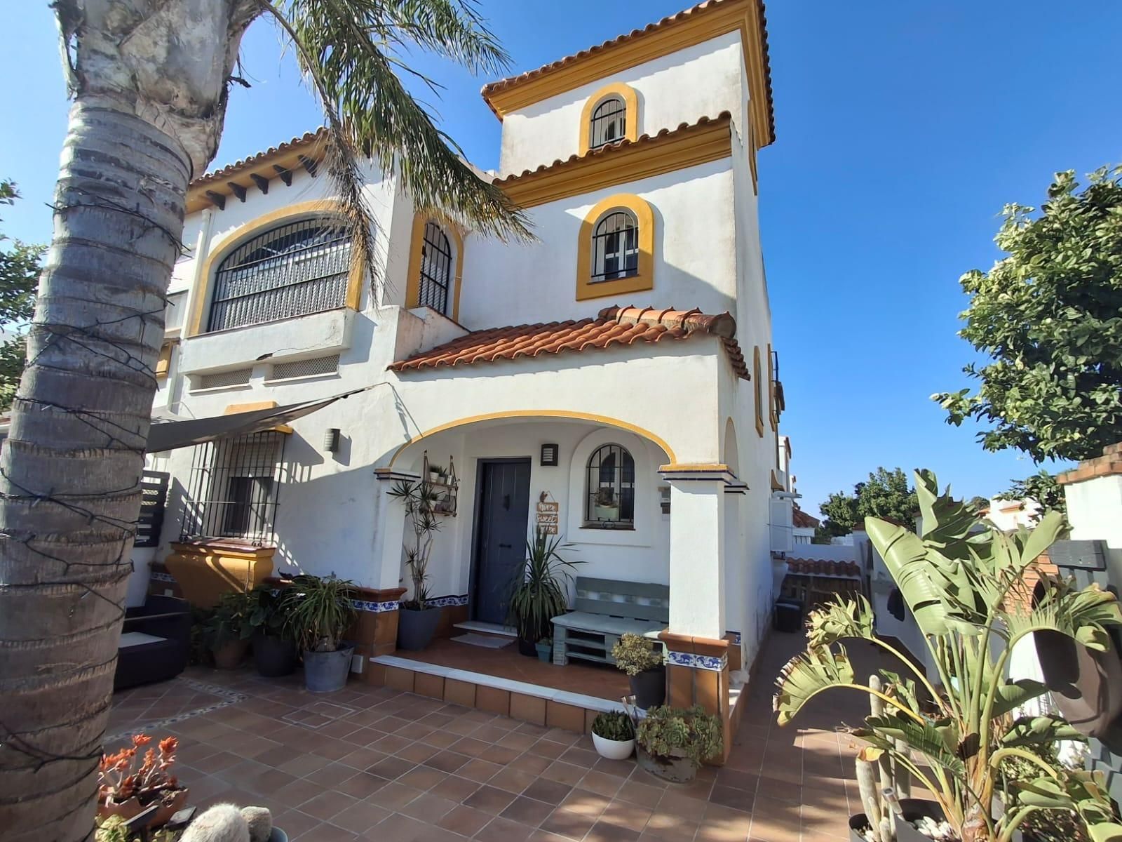 Vista exterior de Casa adosada en venda en San Bartolomé de Tirajana amb Aire condicionat, Jardí privat i Terrassa
