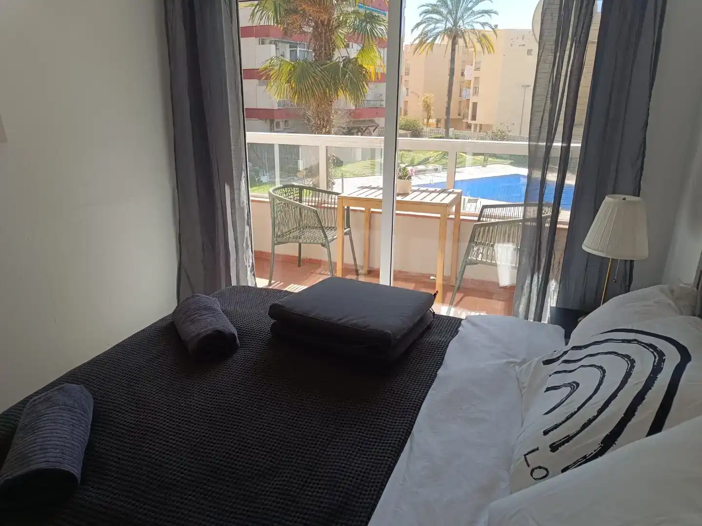 Dormitori de Pis de lloguer en Nerja amb Aire condicionat, Piscina i Forn