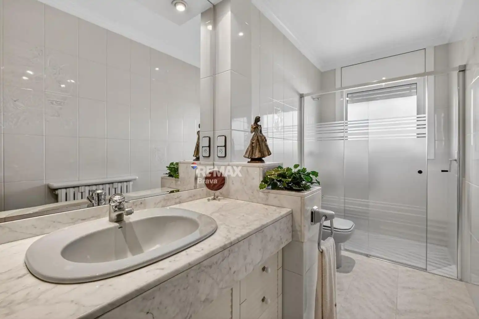 Bathroom of Houses for sale in Olot  with Air Conditioner, Private garden and Terrace