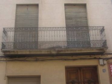 Casa rústica amb balcó en venda a Novelda