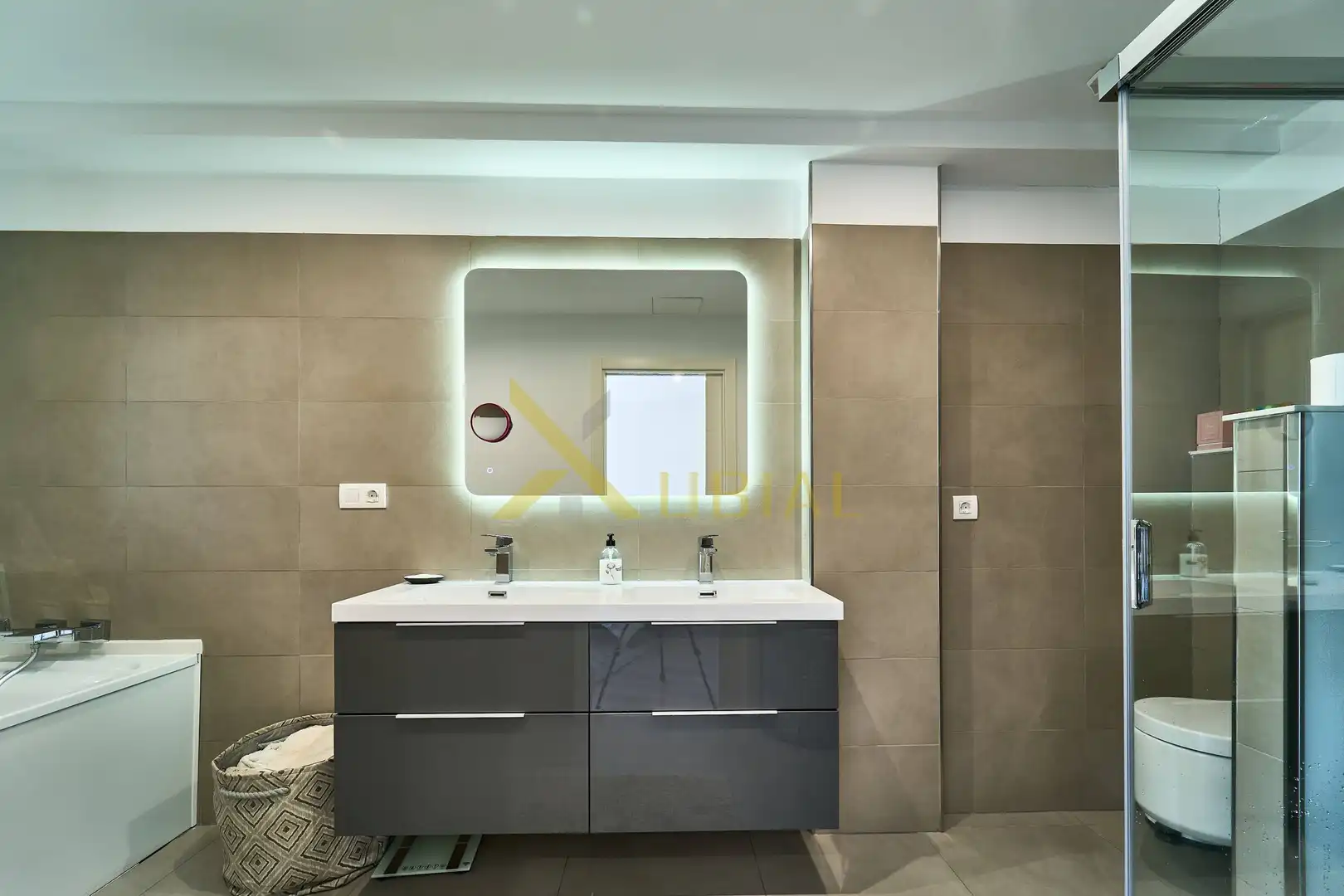 Bathroom of Flat for sale in A Coruña Capital   with Storage room, Furnished and Balcony