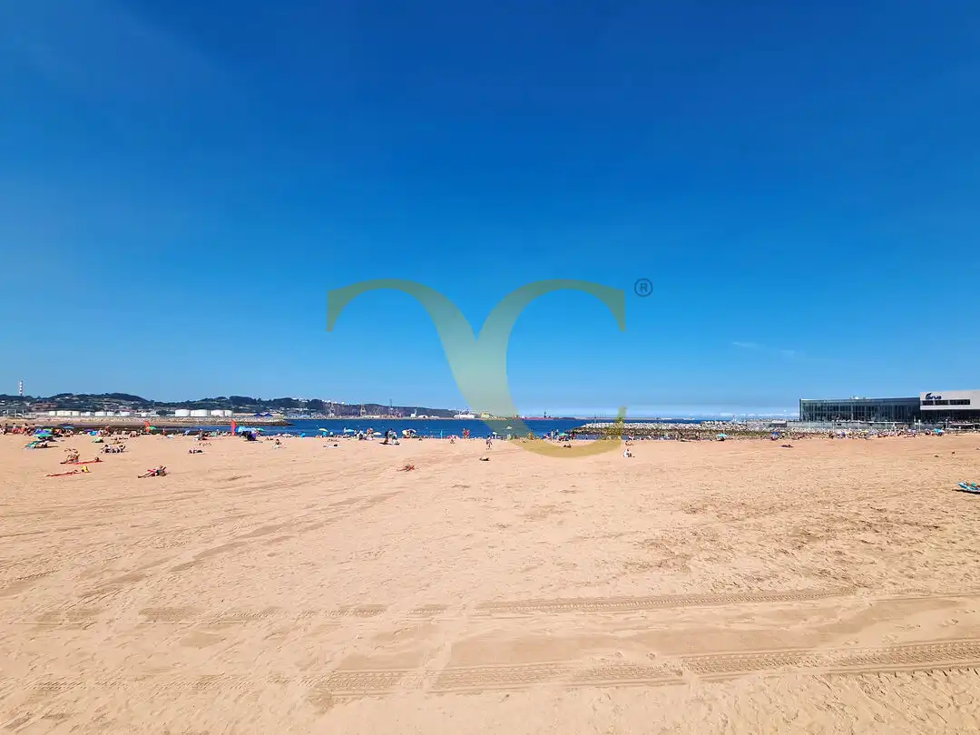 Vista exterior de Pis en venda en Gijón  amb Calefacció, Jardí privat i Terrassa