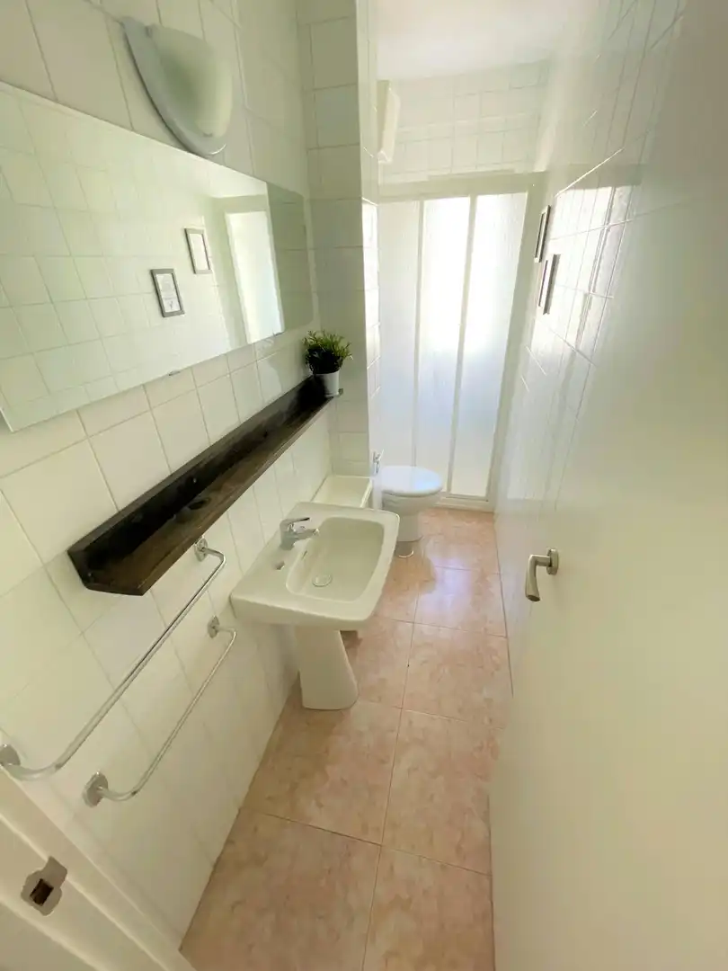 Bathroom of Flat for share in Sevilla  with Furnished, Washing machine and TV