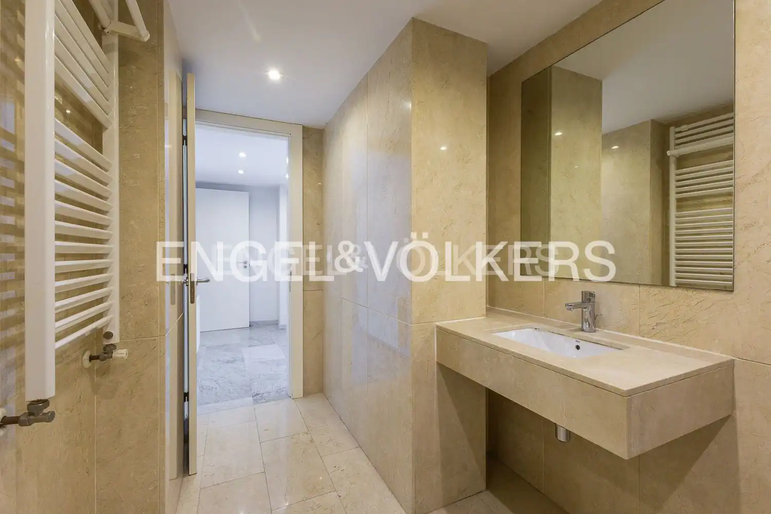 Baño de Piso en venta en Valencia con Aire acondicionado, Calefacción y Terraza
