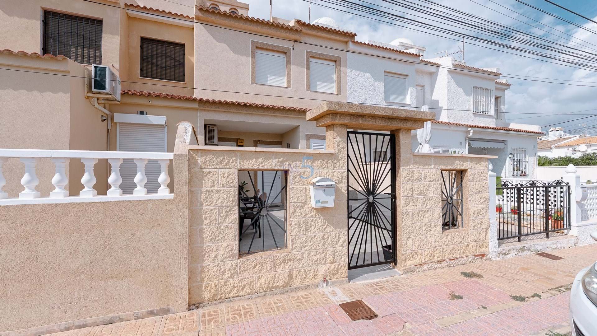 Exterior view of Single-family semi-detached for sale in Torrevieja  with Air Conditioner, Heating and Terrace