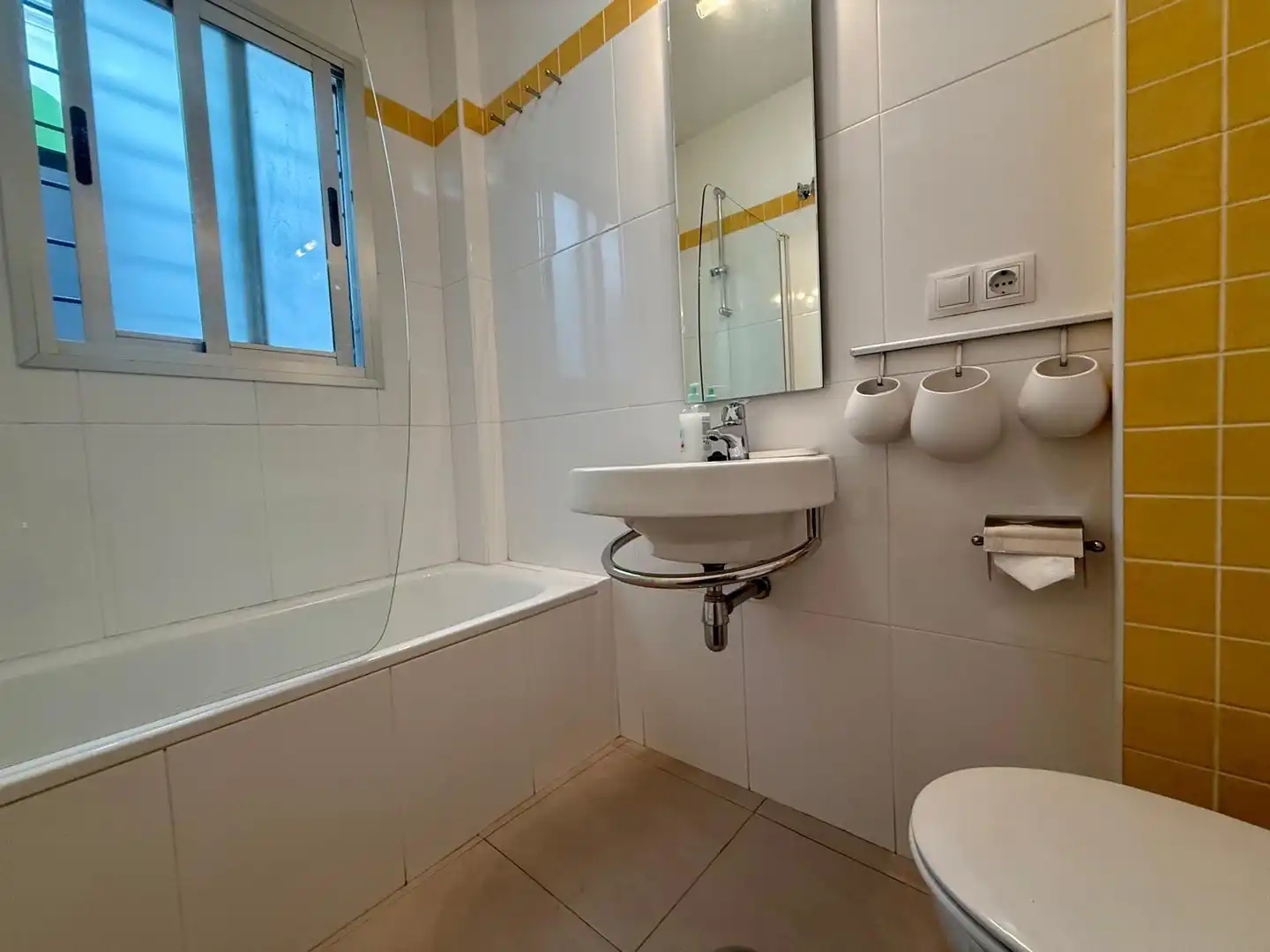 Flat for rent in Calle de Fernán Sánchez de Tovar, Cruz Roja