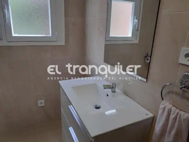 Baño de Piso de alquiler en Madrid con Terraza, Amueblado y Lavadora