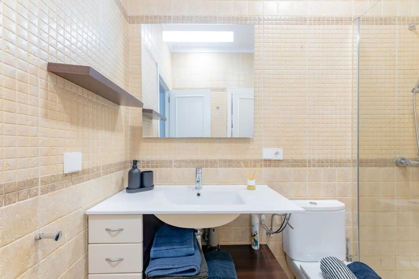 Baño de Piso de alquiler en Valencia con Aire acondicionado, Calefacción y Amueblado