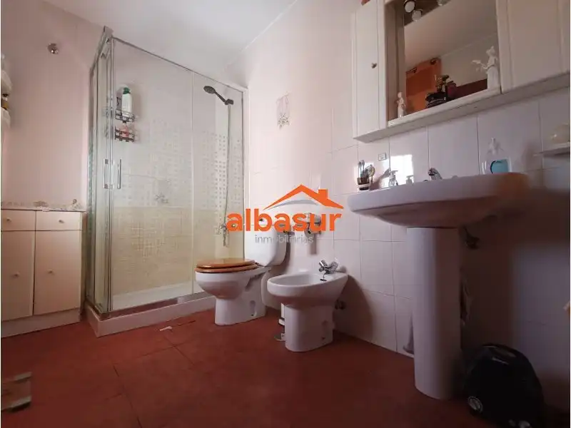 Bany de Casa o xalet en venda en Córdoba amb Aire condicionat, Calefacció i Moblat