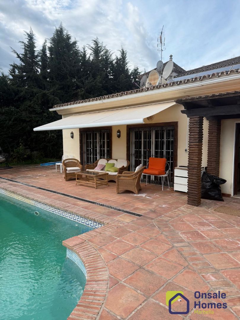 Terrace of House or chalet for sale in Marbella  with Private garden, Swimming Pool and Furnished