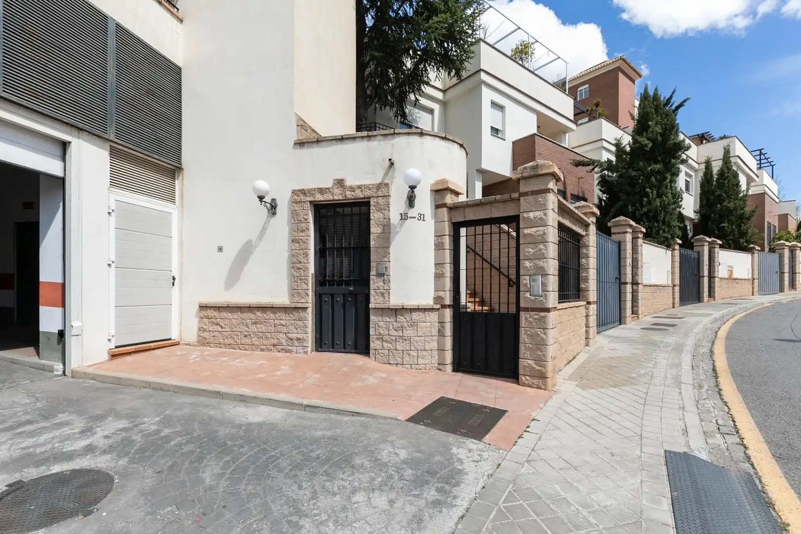 Exterior view of Houses for sale in Granada  with Air Conditioner, Heating and Terrace