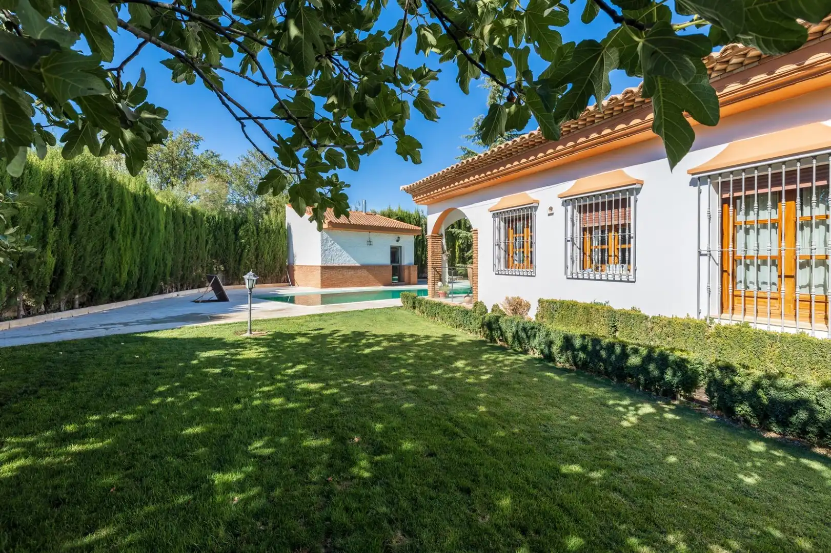 Jardí de Casa o xalet en venda en Baza amb Aire condicionat, Calefacció i Jardí privat