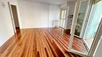 Sala d'estar de Pis en venda en Donostia - San Sebastián  amb Calefacció i Balcó