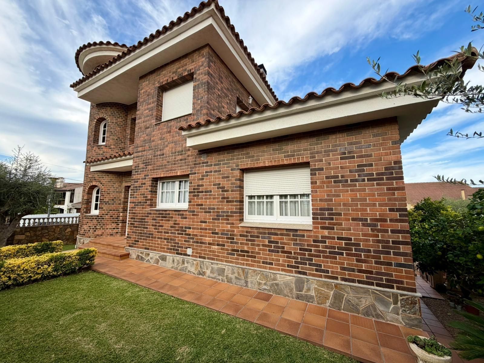 Vista exterior de Casa o chalet en venta en El Vendrell con Calefacción, Jardín privado y Terraza
