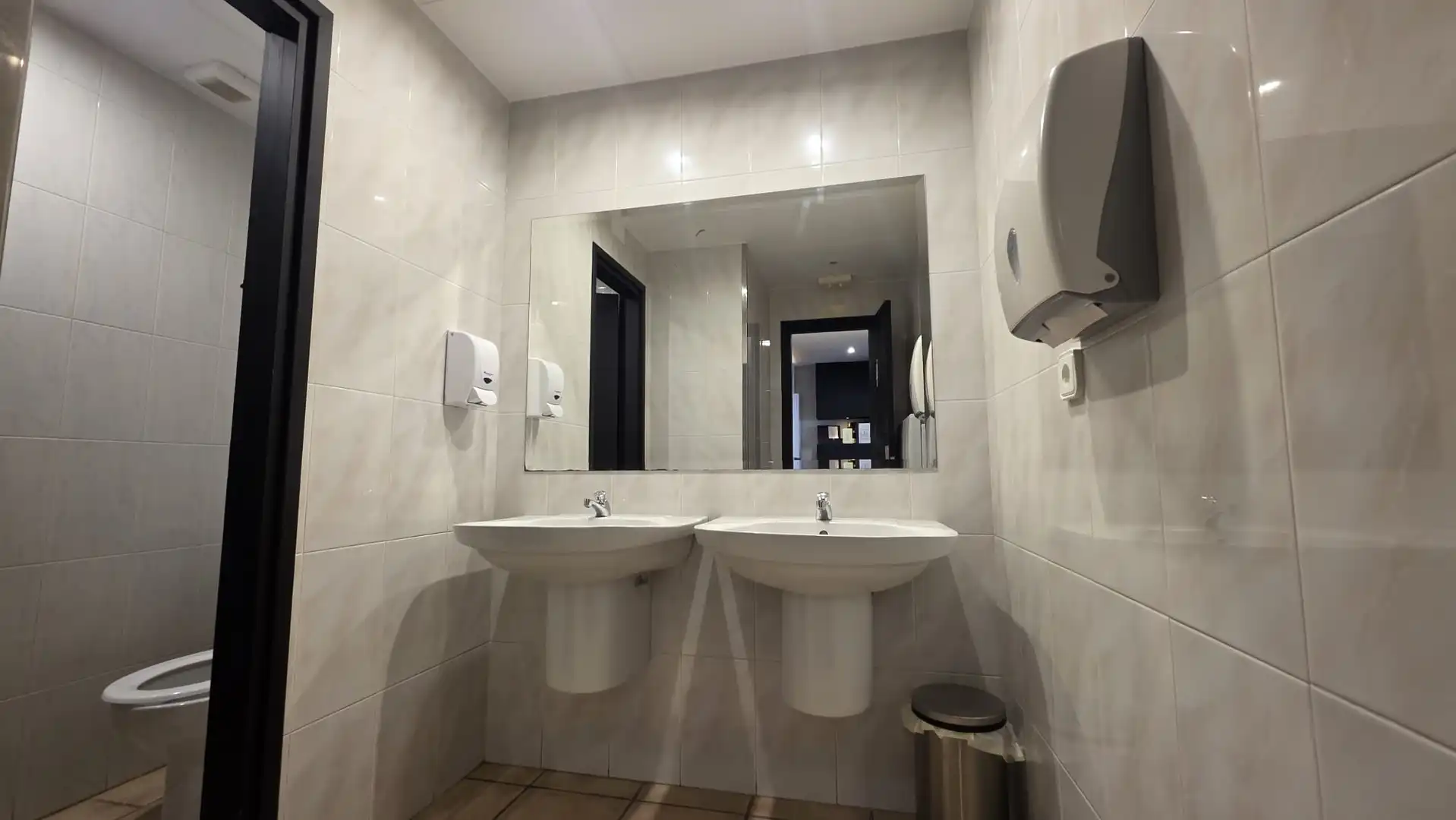 Bathroom of Commercial properties for transfer in Taradell
