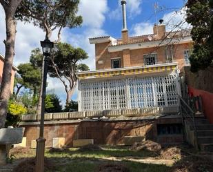 Außenansicht von Einfamilien-Reihenhaus miete in Castelldefels mit Heizung, Terrasse und Abstellraum