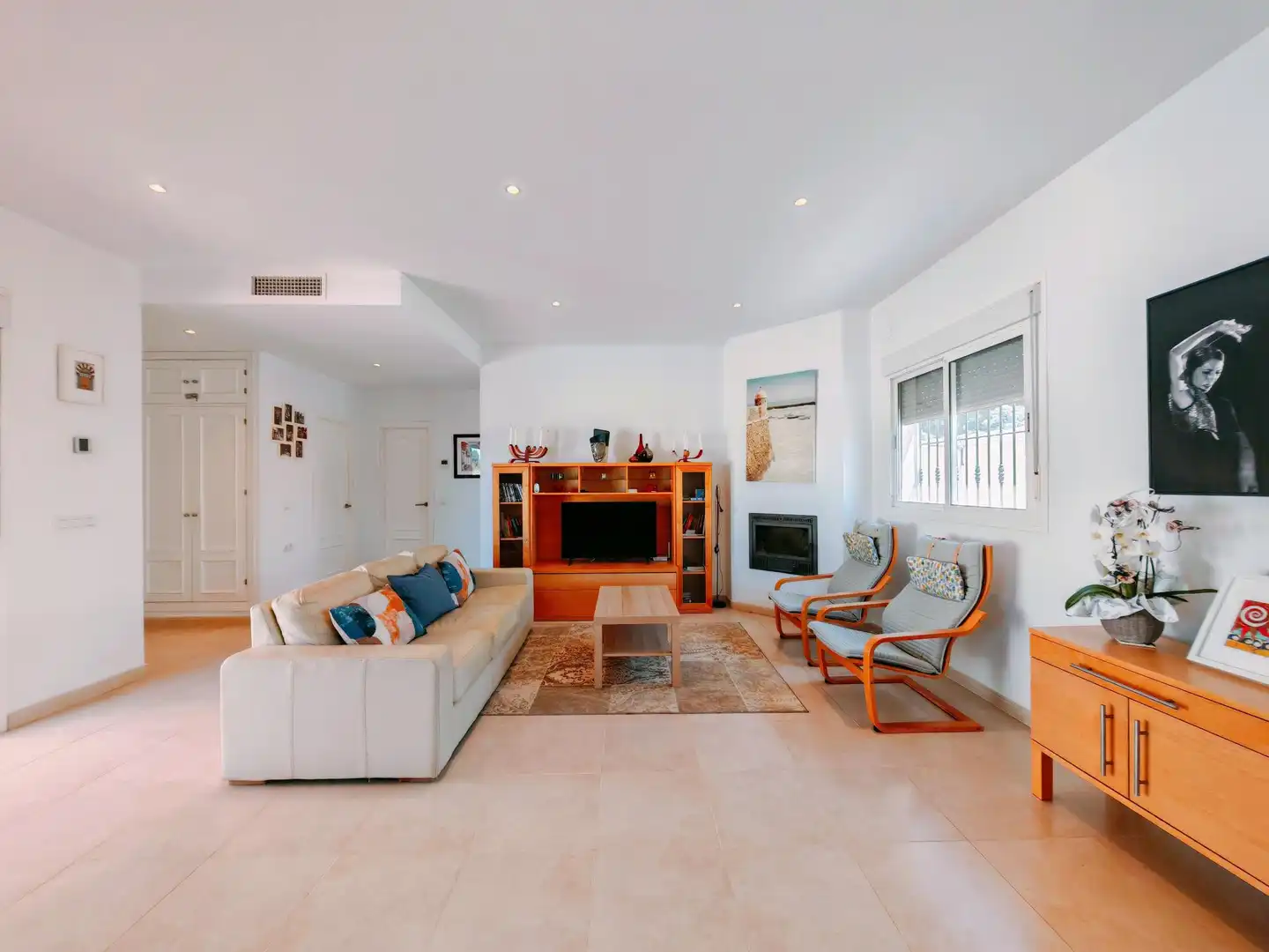 Sala d'estar de Casa o xalet en venda en Chiclana de la Frontera amb Aire condicionat, Jardí privat i Piscina