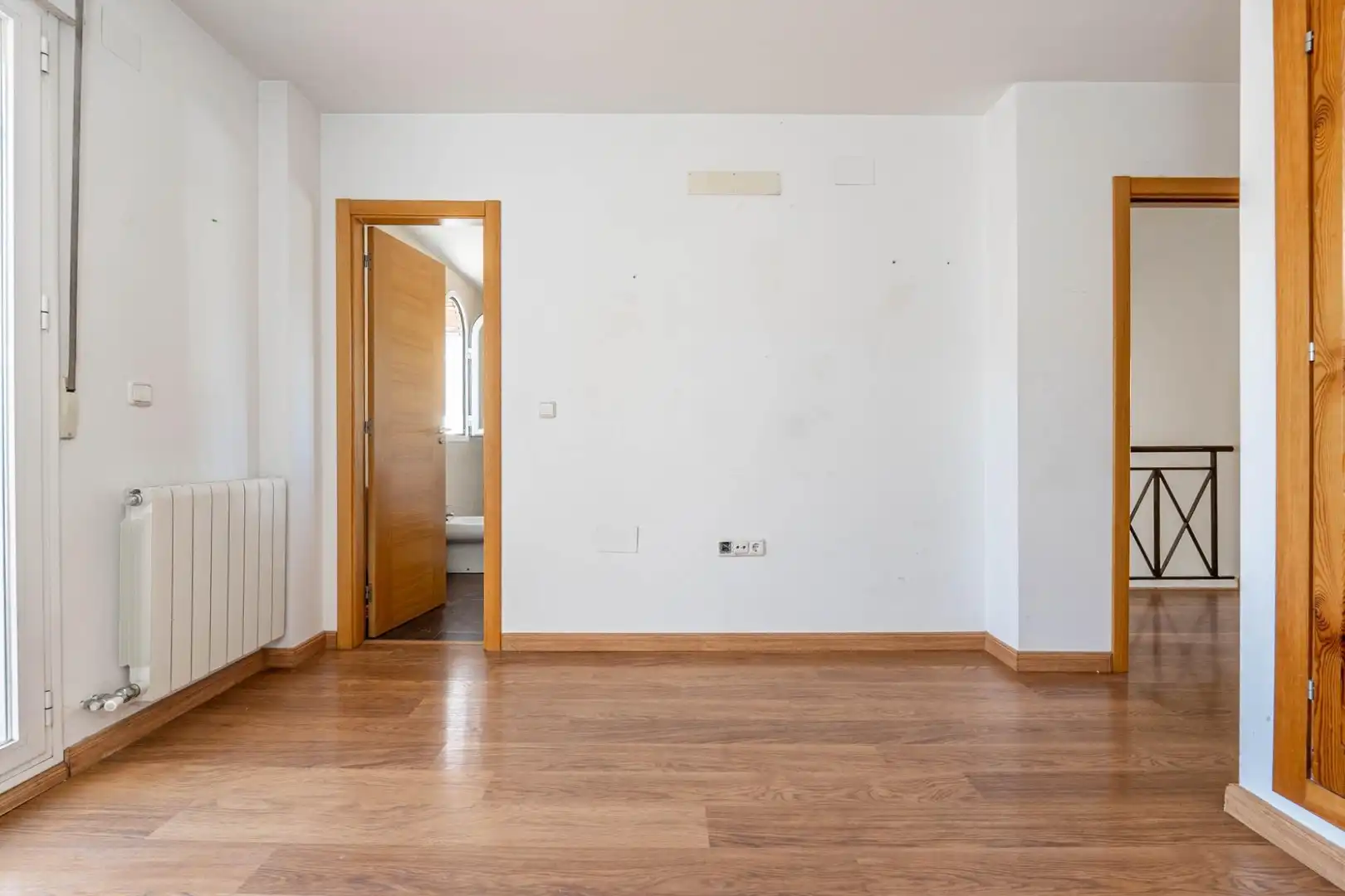 Habitación de Casa adosada en venta en Cenes de la Vega con Aire acondicionado, Calefacción y Jardín privado
