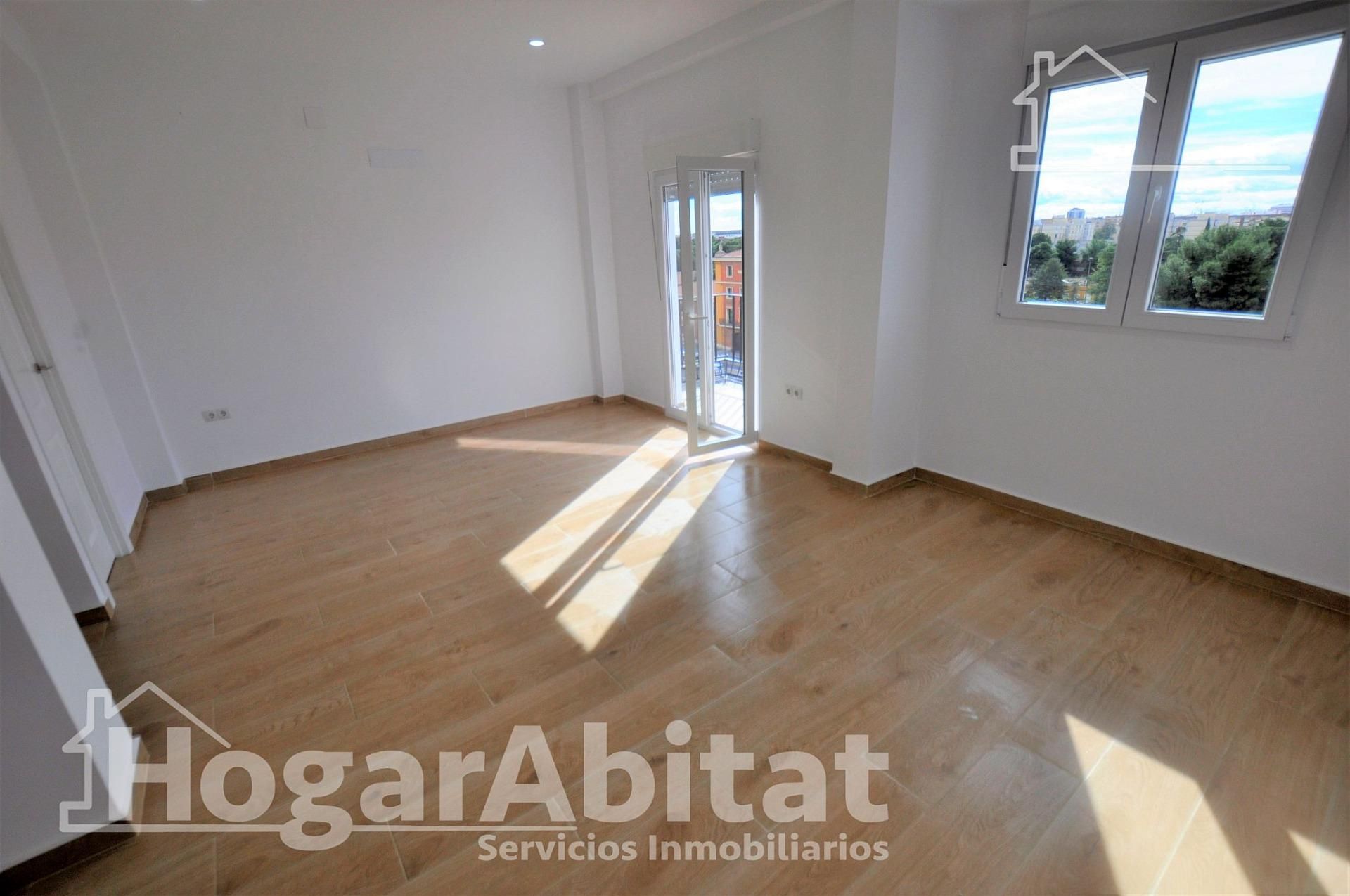Bedroom of Flat for sale in  Valencia Capital  with Balcony