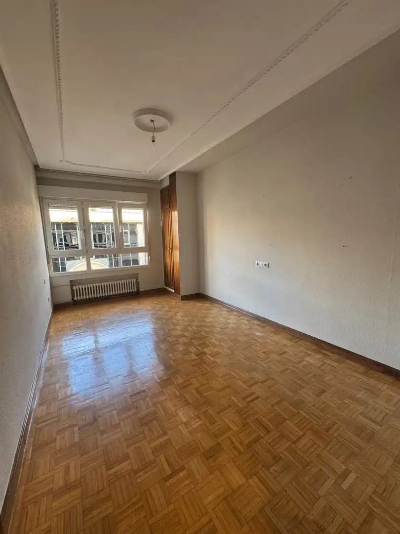Bedroom of Flat for rent in Gijón   with Heating and Parquet flooring