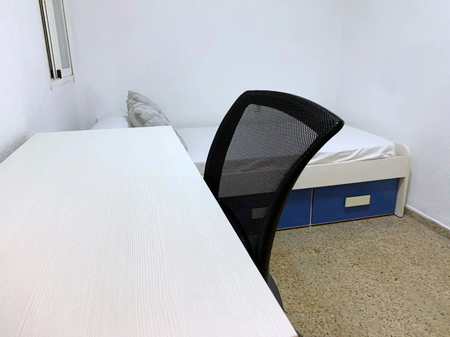 Dormitori de Pis de lloguer en Valencia amb Aire condicionat, Moblat i Forn