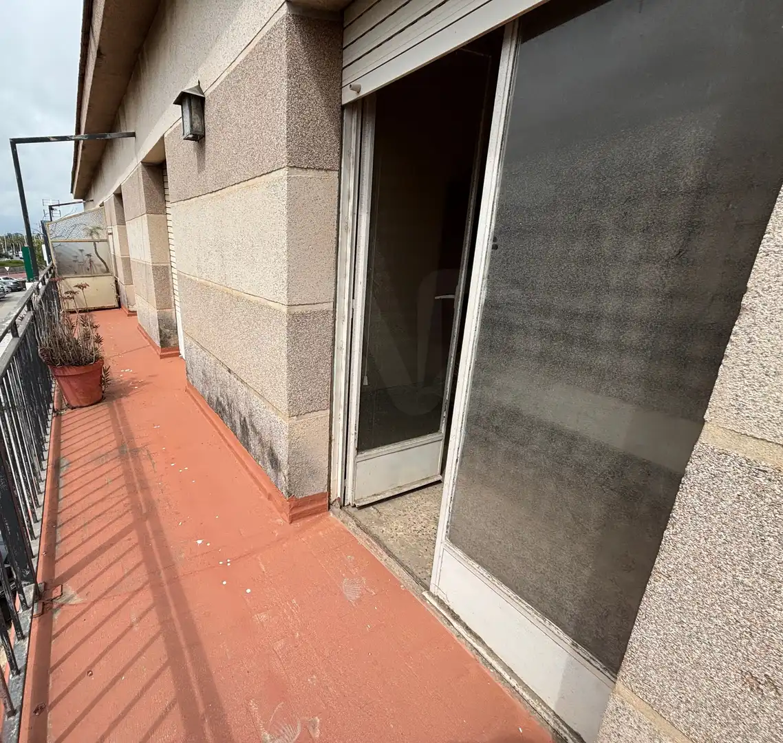 Vista exterior de Edificio en venta en Dénia