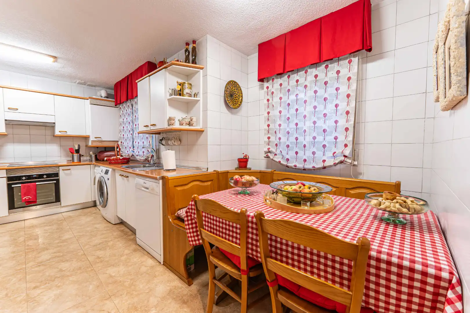 Cuina de Casa o xalet en venda en Arroyomolinos (Madrid) amb Aire condicionat, Calefacció i Jardí privat