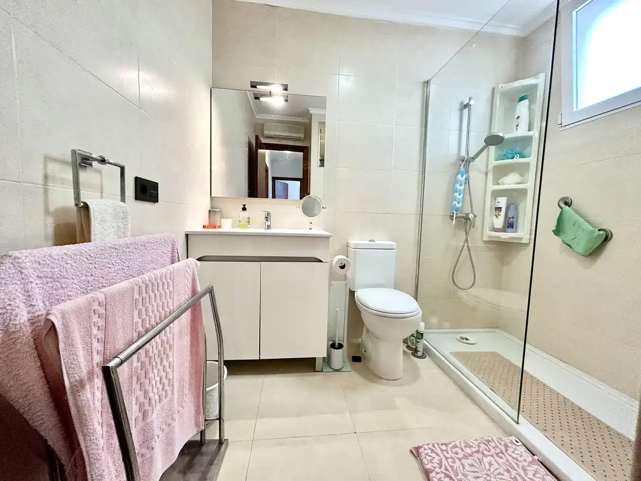 Bathroom of Ground floor for sale in Orihuela  with Air Conditioner, Swimming Pool and Oven
