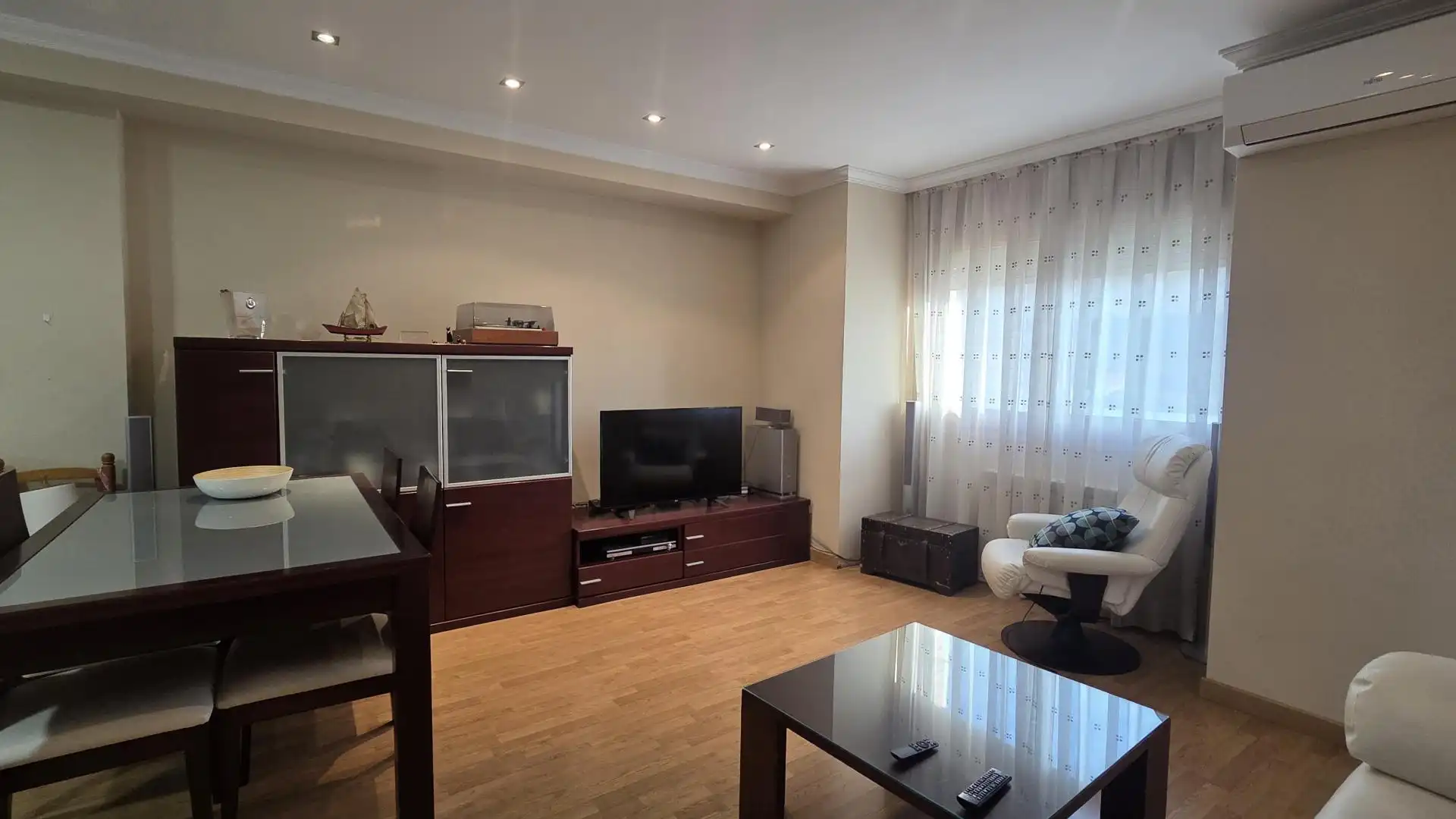 Sala de estar de Casa adosada en venta en Lleida con Calefacción