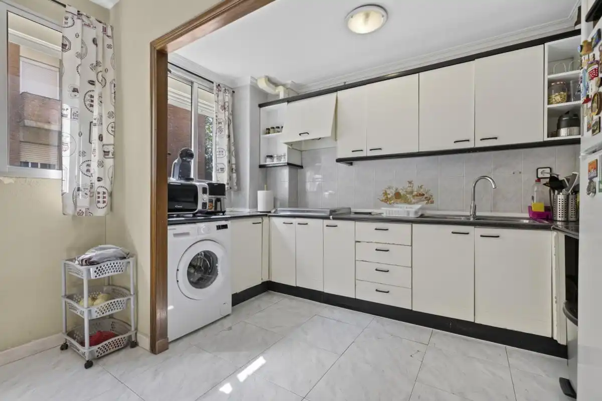 Küche von Wohnung zum Verkauf in San Juan de Aznalfarache mit Klimaanlage, Heizung und Terrasse