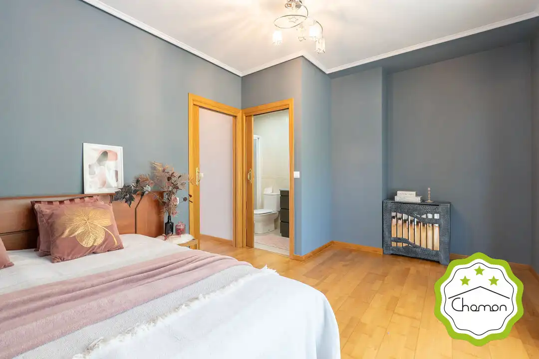 Schlafzimmer von Einfamilien-Reihenhaus zum Verkauf in Barakaldo  mit Heizung, Privatgarten und Terrasse