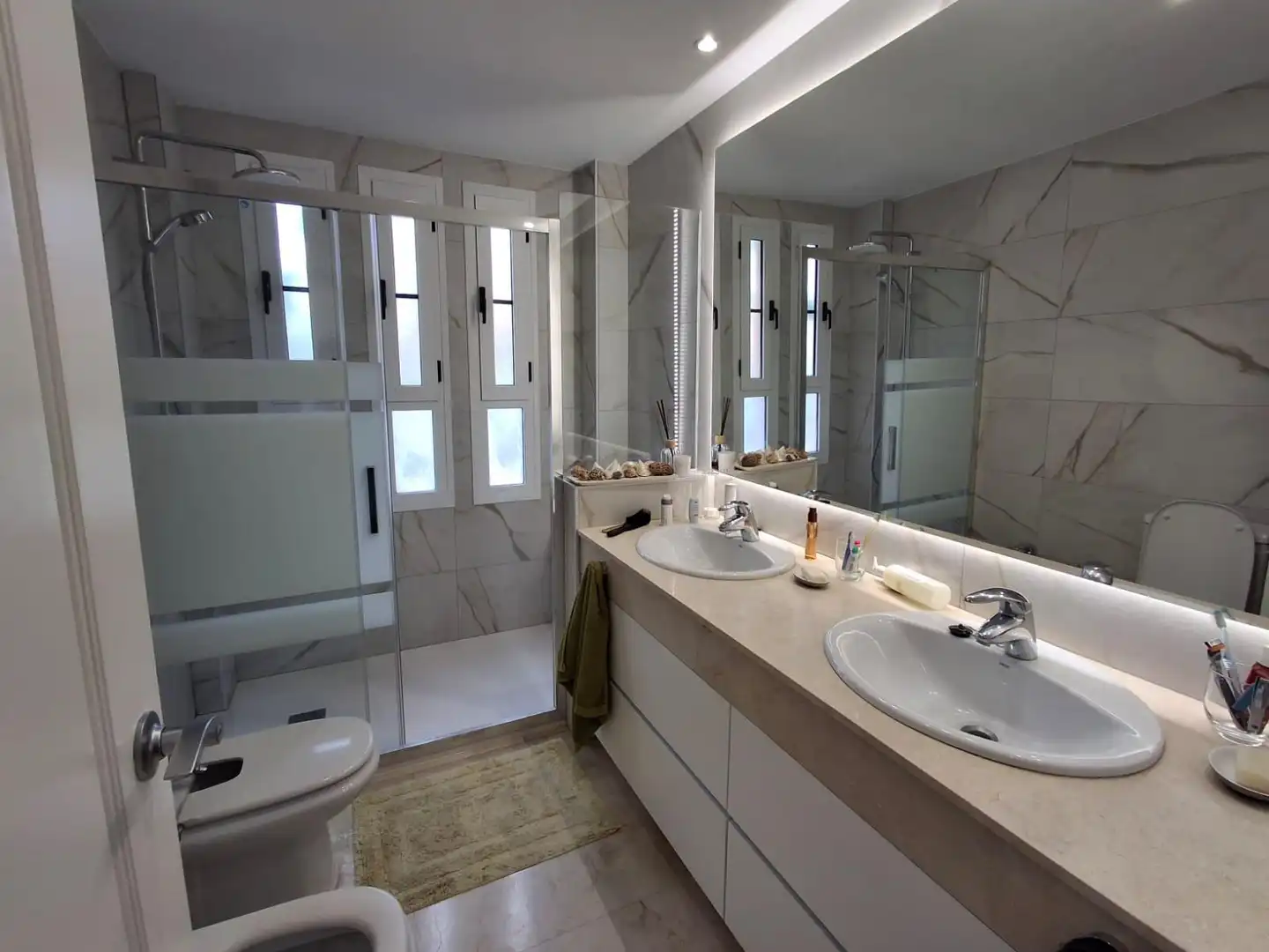 Badezimmer von Erdgeschoss zum Verkauf in Finestrat mit Klimaanlage, Privatgarten und Terrasse