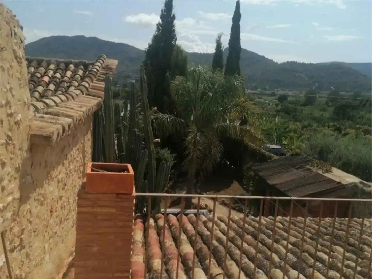 Vista exterior de Casa adosada en venda en Canals amb Aire condicionat i Piscina
