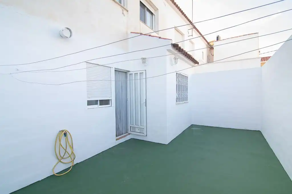 Vista exterior de Casa adosada en venda en Orihuela amb Aire condicionat, Calefacció i Terrassa