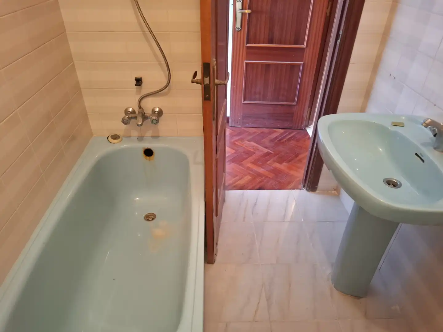 Baño de Piso en venta en Burela con Terraza y Trastero