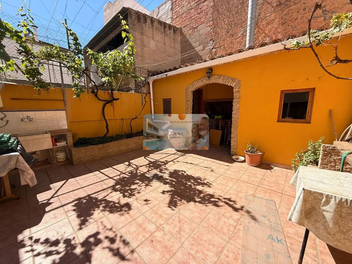 Vista exterior de Casa o xalet en venda en Castellón de la Plana / Castelló de la Plana amb Aire condicionat, Calefacció i Jardí privat