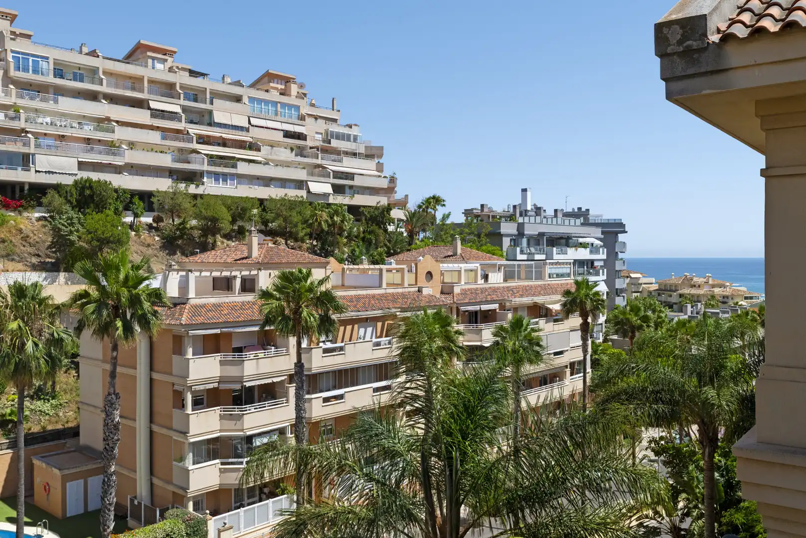 Außenansicht von Einfamilien-Reihenhaus zum Verkauf in Benalmádena mit Klimaanlage, Terrasse und Schwimmbad